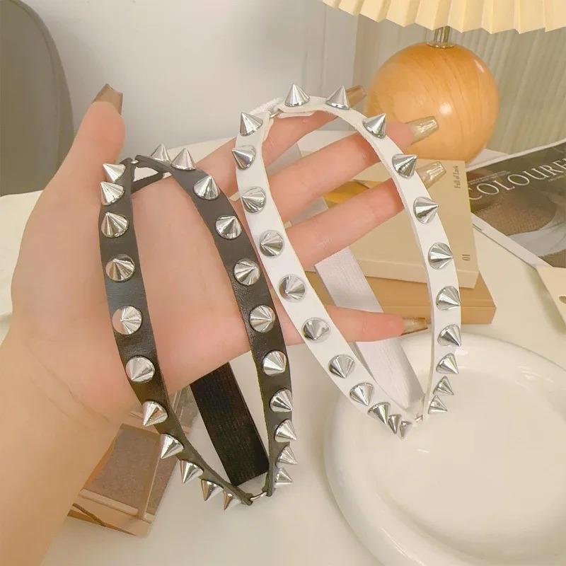 Podwójny pasek na udo z kolcam – Body Jewelry Leg Chain recenzja i cena