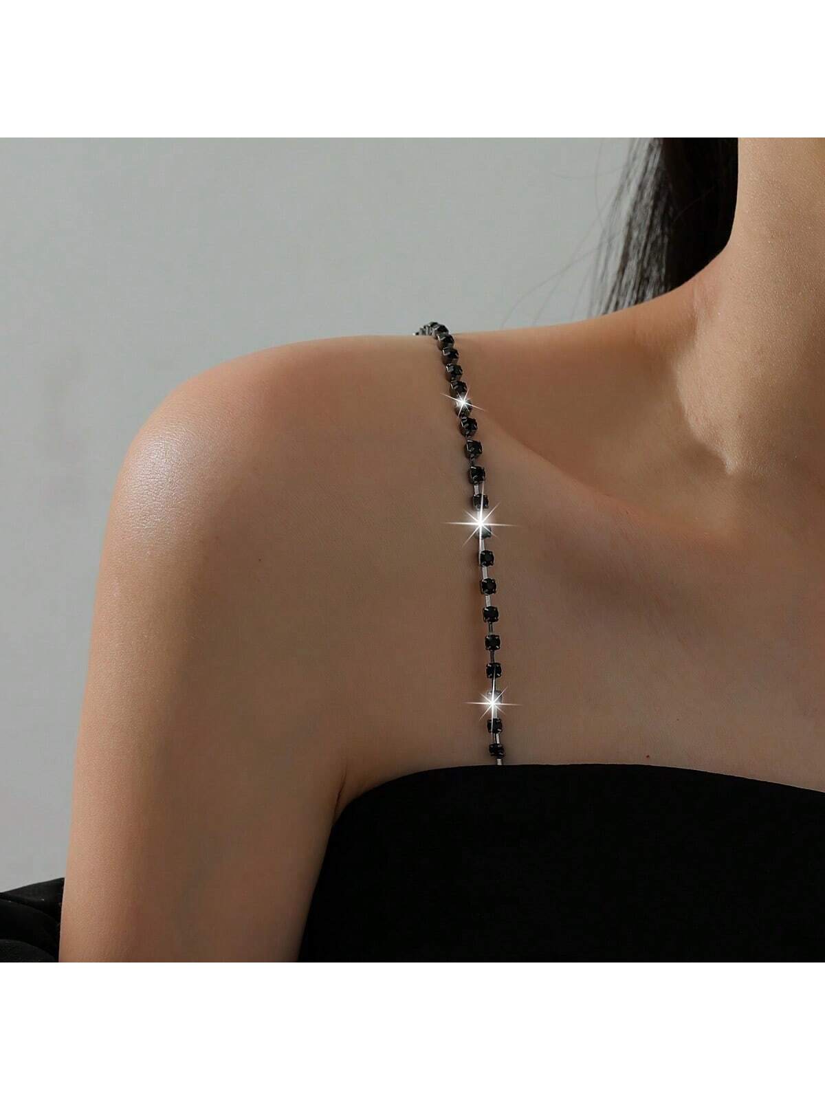 Eleganckie regulowane ramiączk – Body Jewelry Bra recenzja i cena